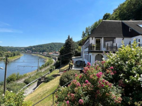 Saechsische-Schweiz-Ferienhaus-Wohnung-1-mit-Elbblick-Sauna-und-Kamin